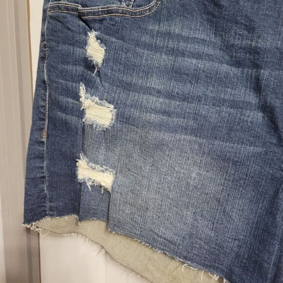 TORRID Skinny Short Short - Distressed Dark Wash - Picture 4 of 6